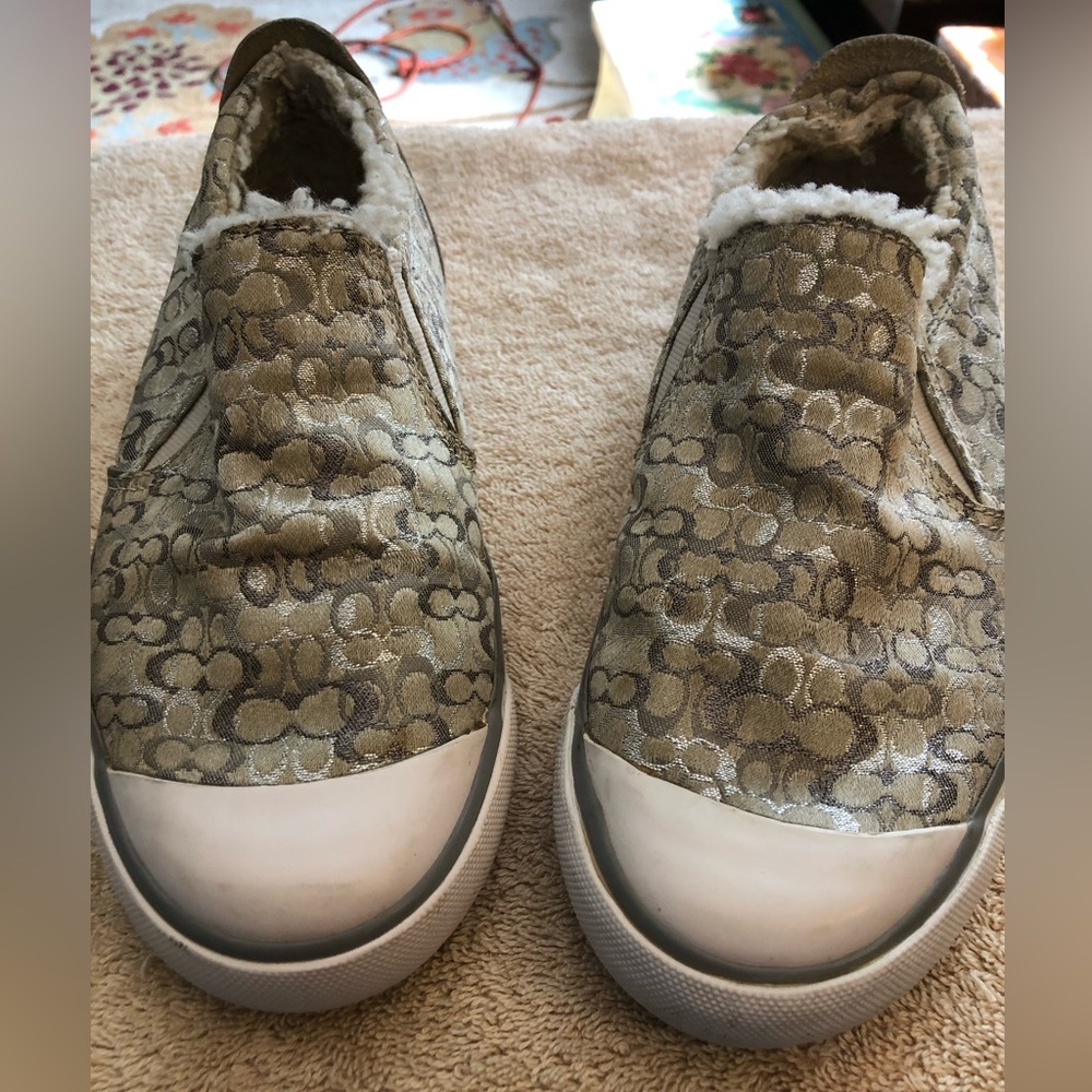 Silver and gray fur lined deck shoes Coach. 8B
